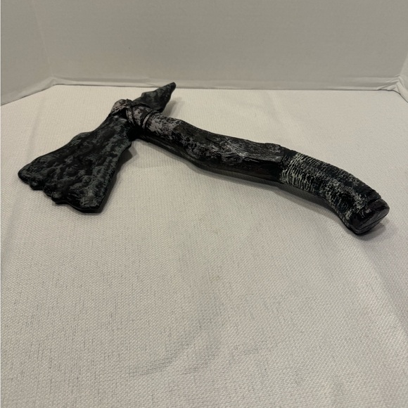 Halloween Plastic Prop Tomahawk from Rubie's Costume Company, 2010 - Picture 2 of 11